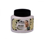كريم مقشر للوجه بالحليب من Perfect Cosmetics.
