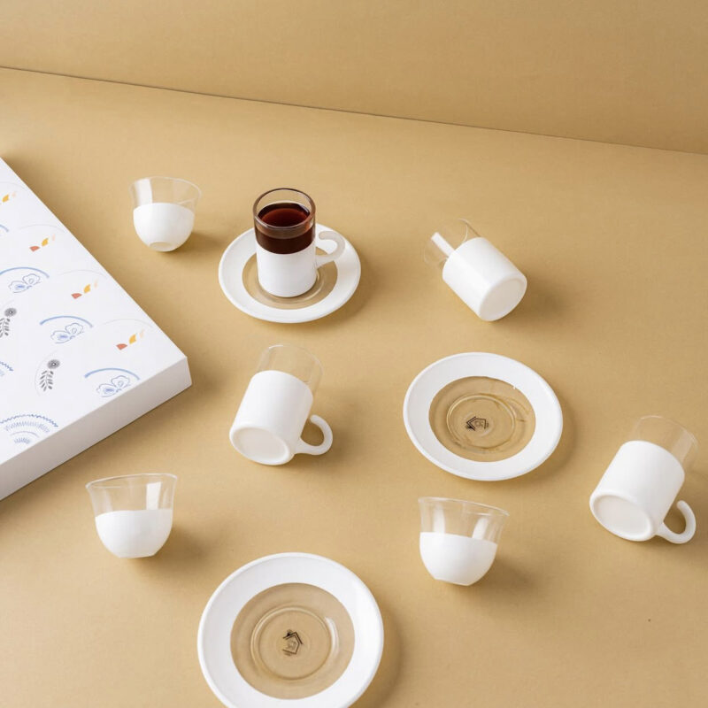 طقم إستكانة مع فنجان