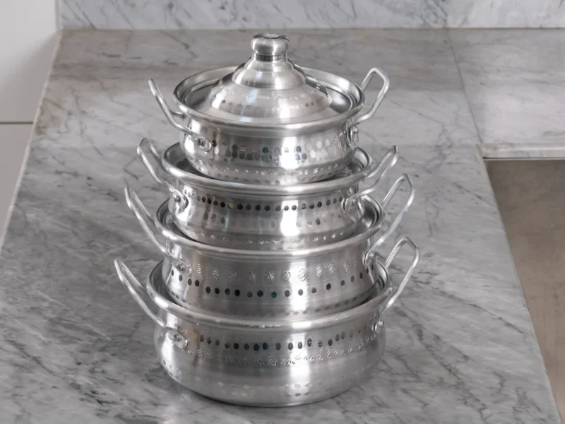 ⁦قدر ب علاق مسطح منقوش⁩ - الصورة ⁦2⁩