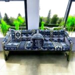 كرسي حديد مع فرش كامل + طاولة