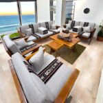 طقم جلسة خشبي بشكل عصري